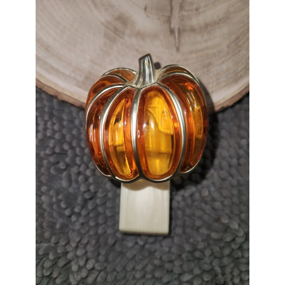 Bath & Body Works Pumpkin Wallflower‎ Light Up Plug In  Fall Thanksgiving